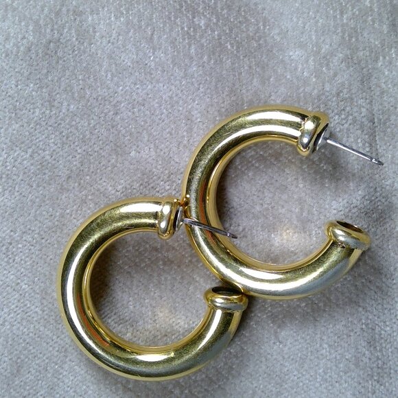 ***Gold color light pipe earrings - Picture 1 of 3